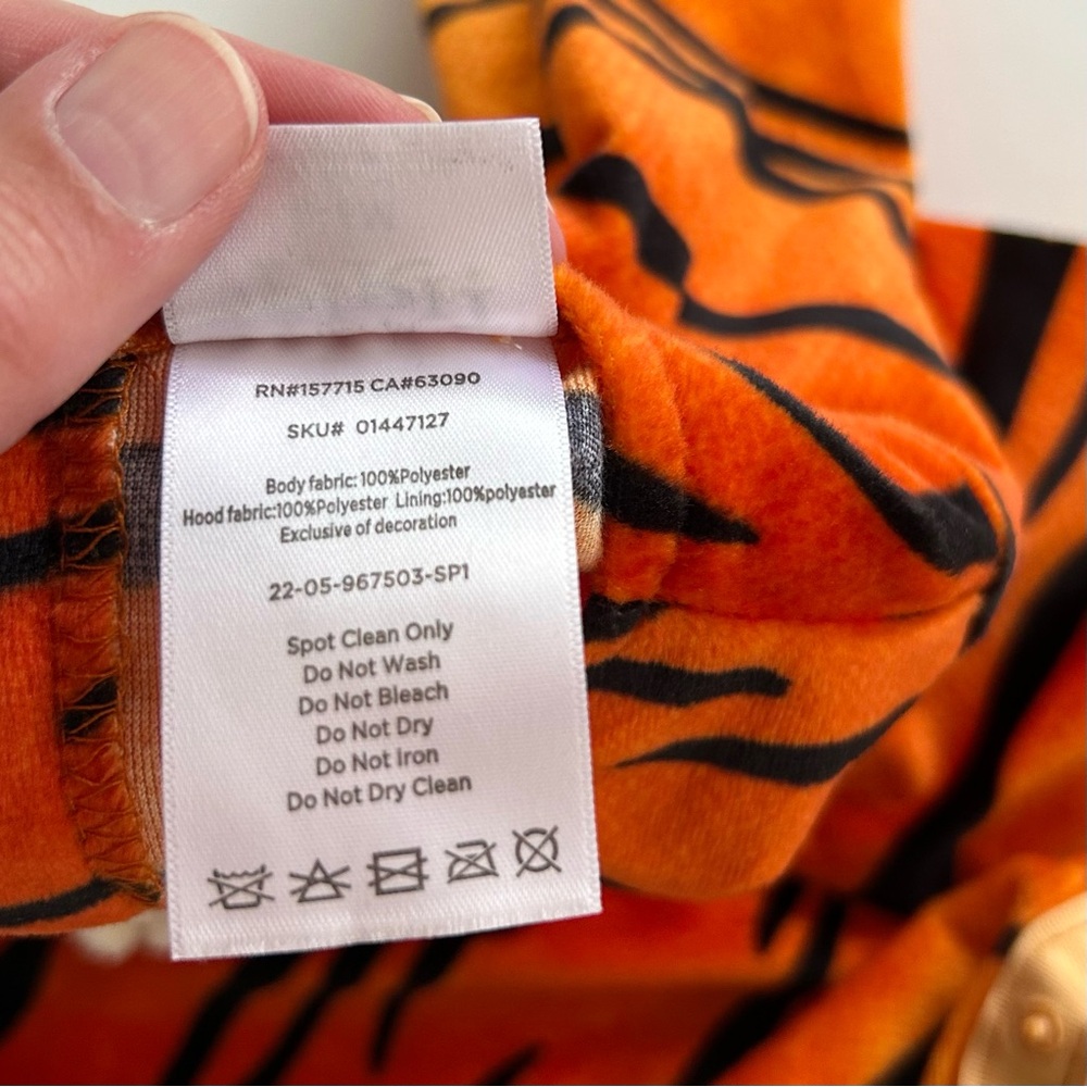 Spirit Halloween Baby Tiger Two Pc Costume
Snap Legs Upper Back Size 0-6 Months - Picture 8 of 14